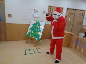 夢いっぱい保育園の園児とクリスマス会