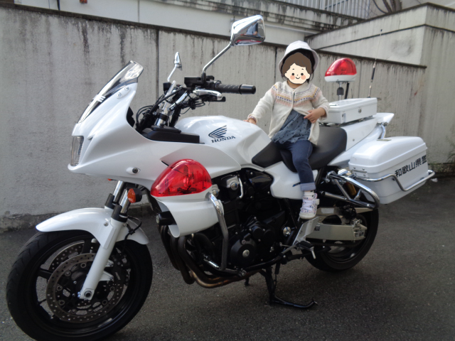 かっこいい白バイに乗せてもらったよ！