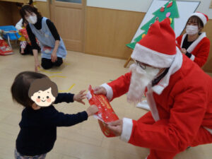 夢いっぱい保育園の園児とクリスマス会