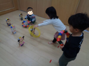 夢いっぱい保育園の園児とひな祭り
