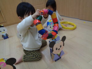 夢いっぱい保育園の園児とひな祭り