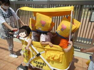 夢いっぱい保育園の園児と避難訓練