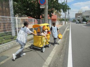 夢いっぱい保育園の園児と避難訓練