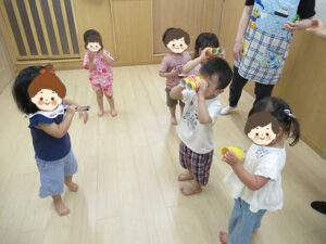 夢いっぱい保育園の園児と探検ごっこ