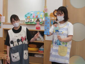 夢いっぱい保育園の園児と七夕