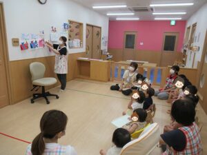 夢いっぱい保育園の園児と誕生日会