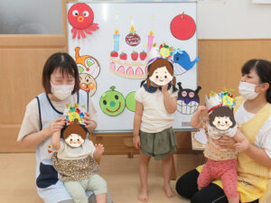 夢いっぱい保育園の園児と誕生日会
