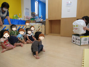 夢いっぱい保育園の園児と運動会ごっこ