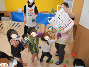 夢いっぱい保育園の園児と運動会ごっこ