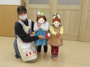 夢いっぱい保育園の園児とお誕生日会