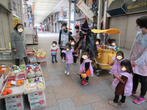 夢いっぱい保育園の園児とハッピーハロウィン