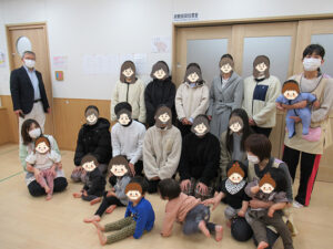 夢いっぱい保育園の園児と信愛の見学実習