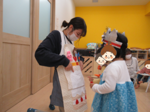 夢いっぱい保育園の園児とお誕生日会
