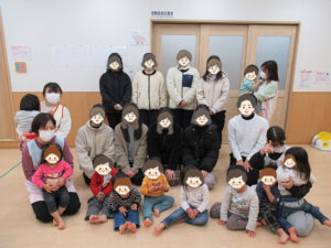 夢いっぱい保育園の園児と信愛の見学実習