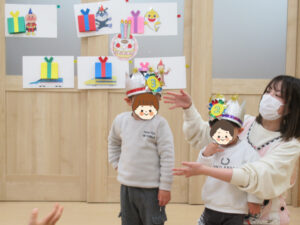 夢いっぱい保育園の園児と誕生日会