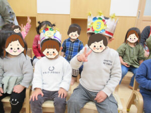 夢いっぱい保育園の園児と誕生日会