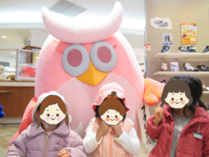 夢いっぱい保育園の園児とフクローとフクリン