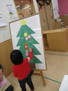 夢いっぱい保育園の園児とクリスマス会