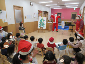夢いっぱい保育園の園児とクリスマス会