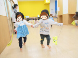夢いっぱい保育園の園児とお正月
