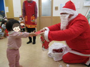 夢いっぱい保育園の園児とクリスマス会